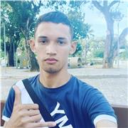 Professor de matemática ensina crianças do insino fundamental